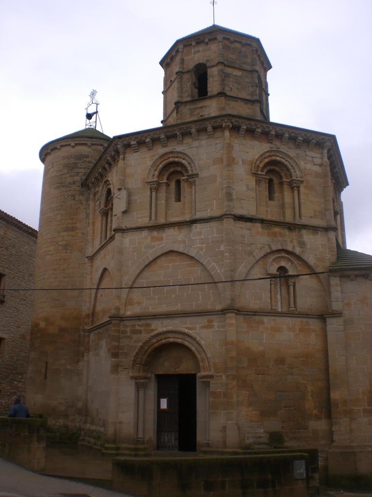 Iglesia del Santo Sepulcro in Torres del Rion (08.April 2008) by roger_moser