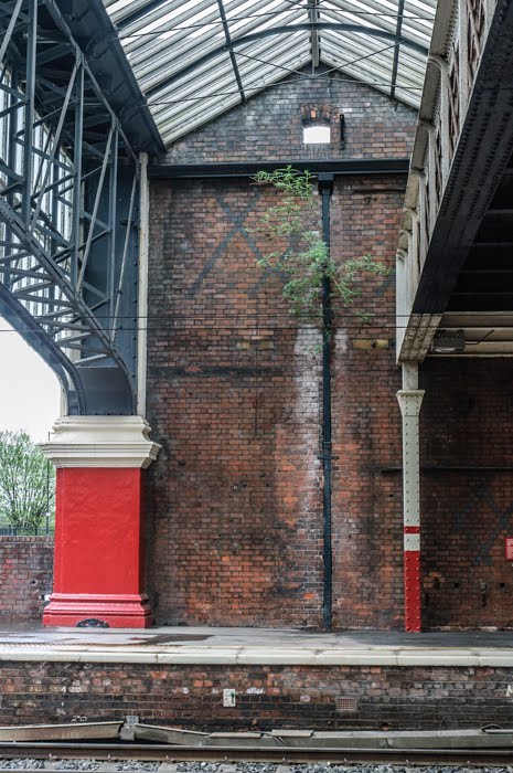 Stoke-on-Trent Station is very attractive and nicely painted by hilofoz