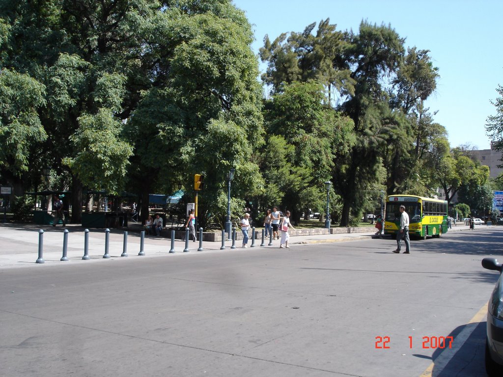 Plaza Independencia by Gustavo Barrera