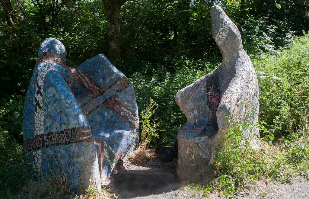 Statue Seats on the Taka Trail by Guybm