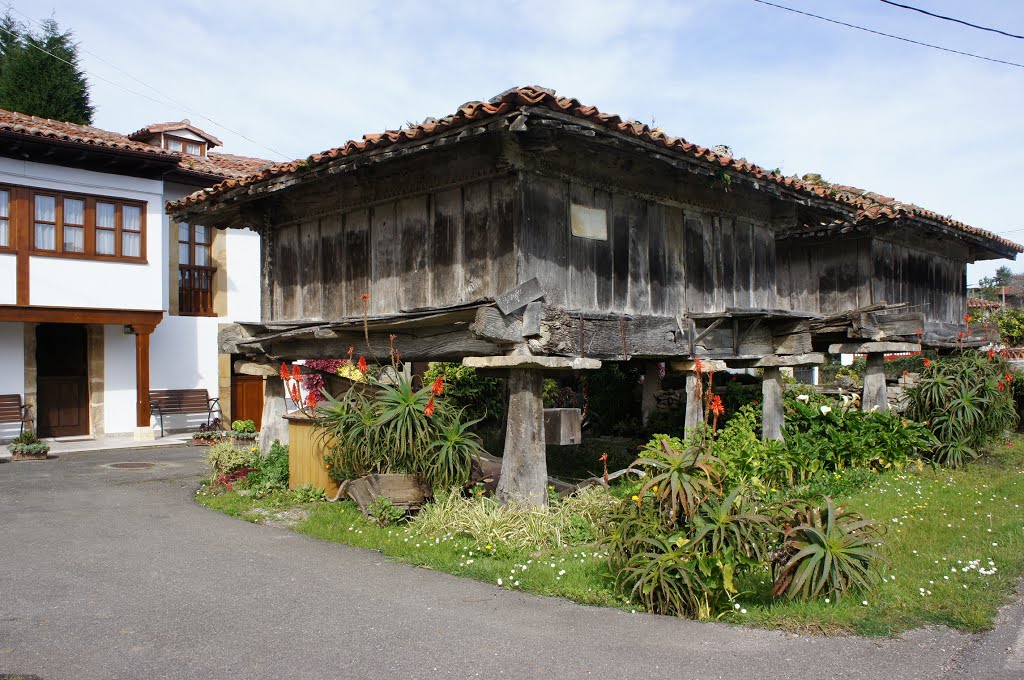 Conjunto etnográfico. by La Casa del Chiflón (Bulnes)