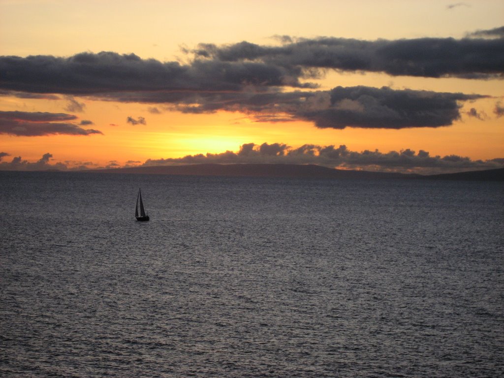 Sunset in Maui taken from the Sheraton Kaanapali by maglick