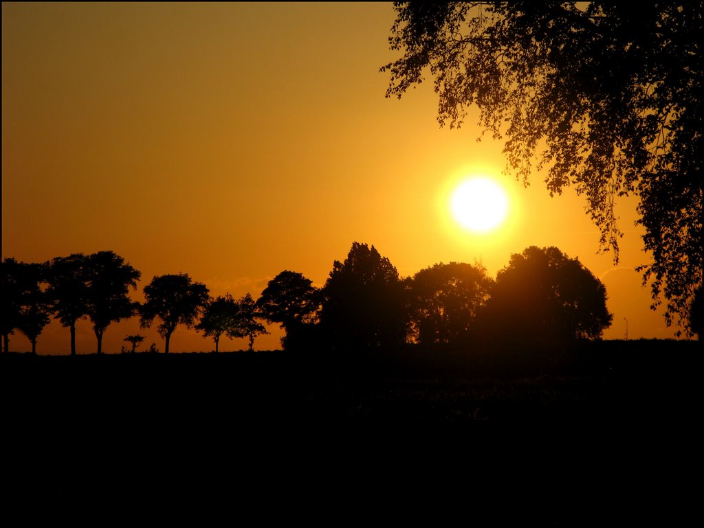 Onstwedde: zonsondergang bij Kieberg by © Dennis Wubs