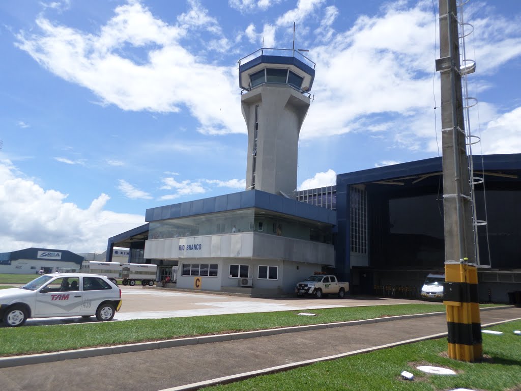 Aeroporto de Rio Branco, AC, 2014 by Predador