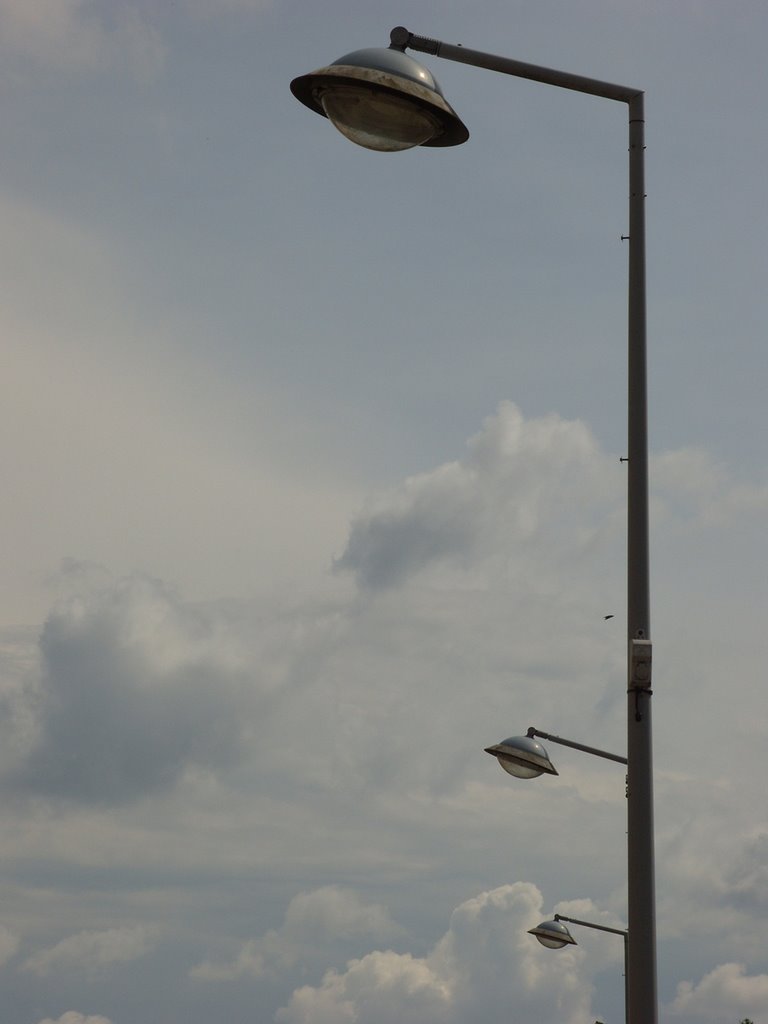 Lampadaires - Eysines, Aquitaine by Gurvan Bourgeron