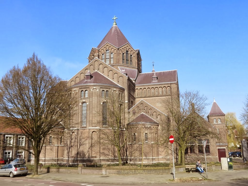 NL - Nijmegen - Stijn Buysstraat (Titus Brandsma Gedachteniskerk) by Danny Danckaert