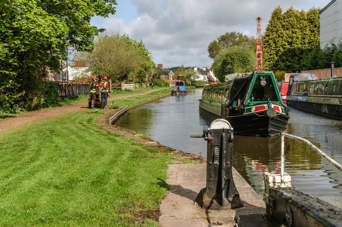 Willow entering Lime Kiln Lock by hilofoz