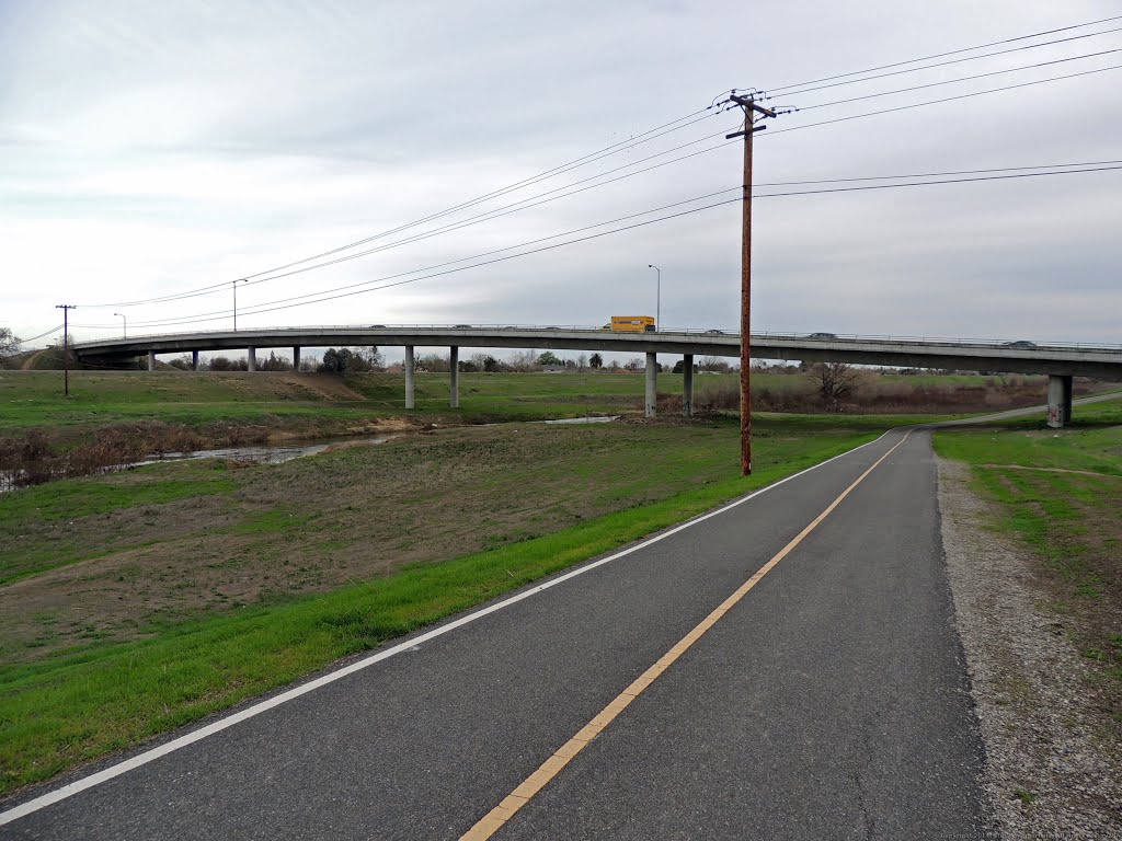 Ueda Parkway Bike Trail and Steelhead Creek at San Juan Road, Sacramento, CA by Steve Schmorleitz, NationalParkLover.com