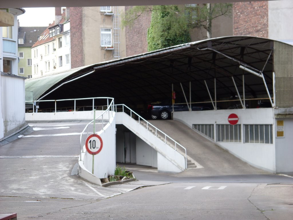 Düsseldorf-Unterbilk, Düsseldorf, Germany by Frank Leuchtenberg