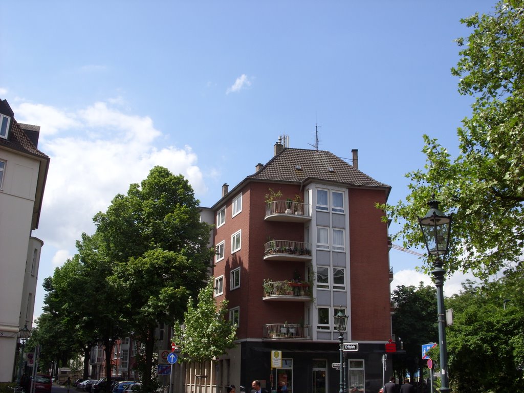 Düsseldorf-Unterbilk, Düsseldorf, Germany by Frank Leuchtenberg