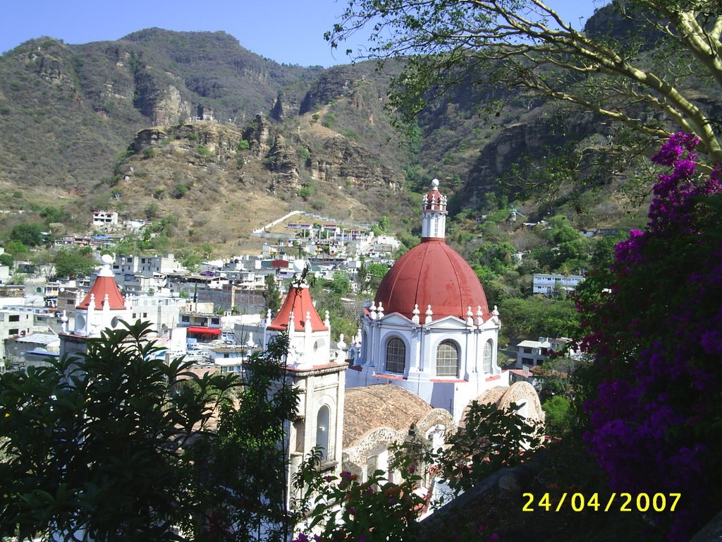 Templo de Chalma bajando por los escalones by UlisesRobles