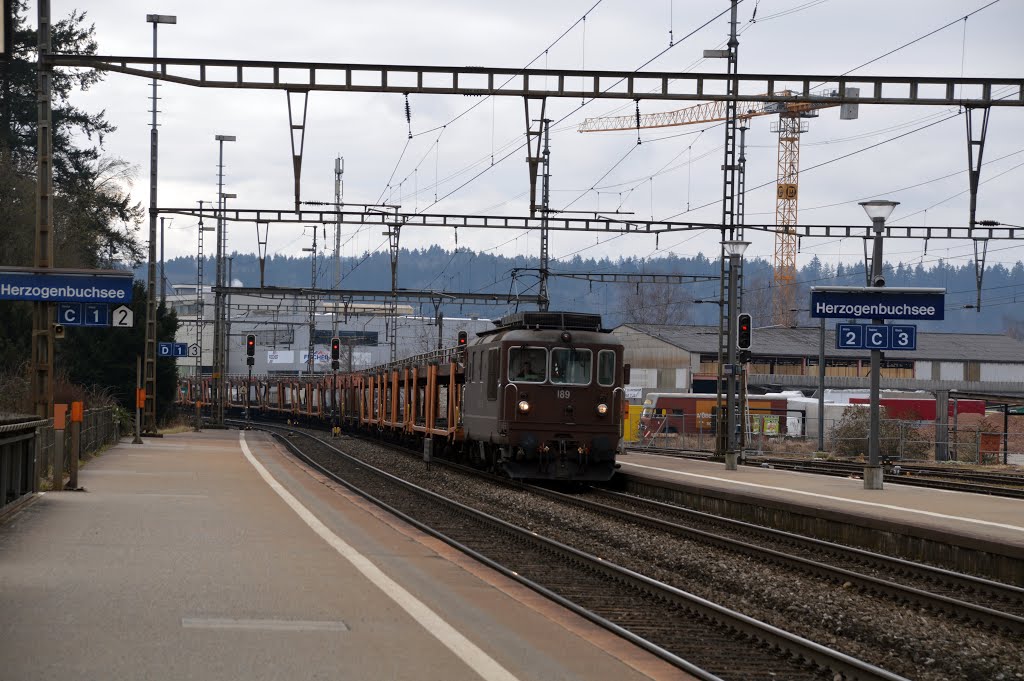 BLS Lokomotive Re 425 - 189 " Niedergesteln ", mit einem lehren Autozug in Herzogenbuchsee by Fetgehalten