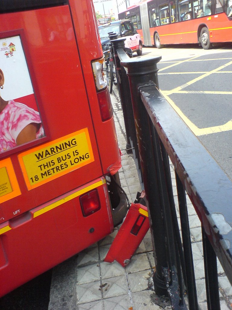 Bendy bus crashes in Kings Cross, London by © Greengage