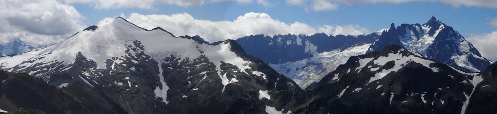 Ruth Mountain and Mount Shuksan by backpacker2004