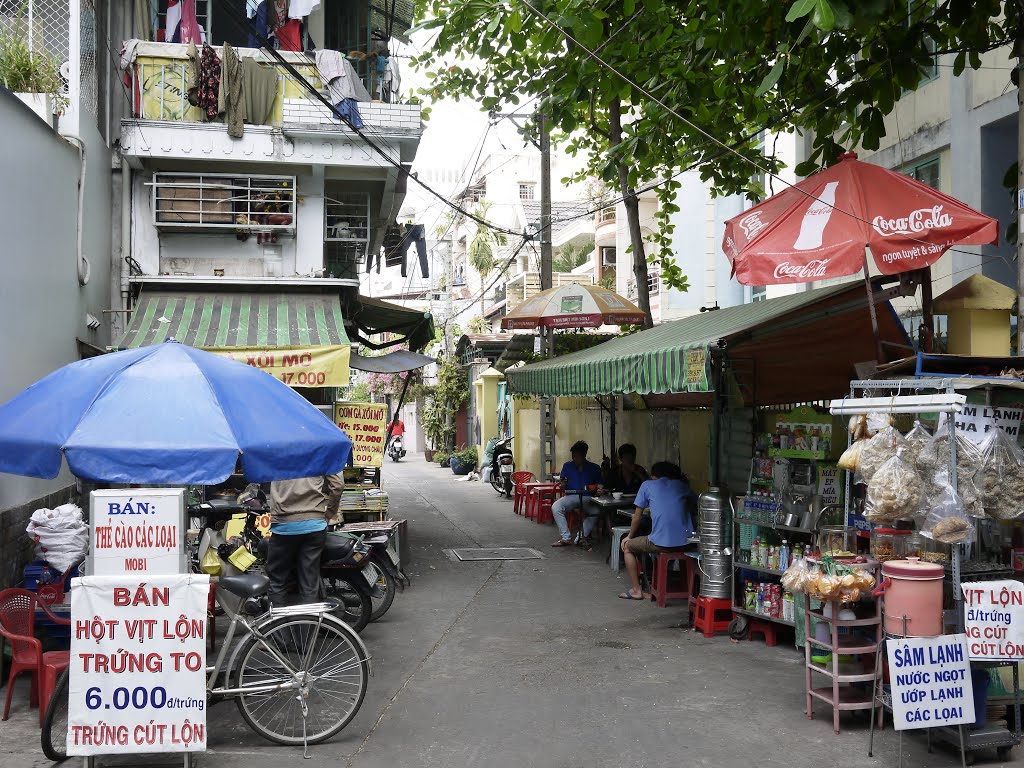 Walking through Saigon by Sven Mueller