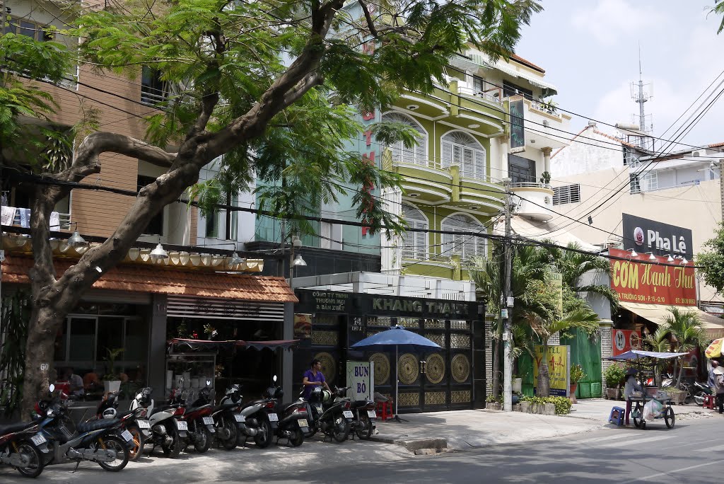 Walking through Saigon by Sven Mueller