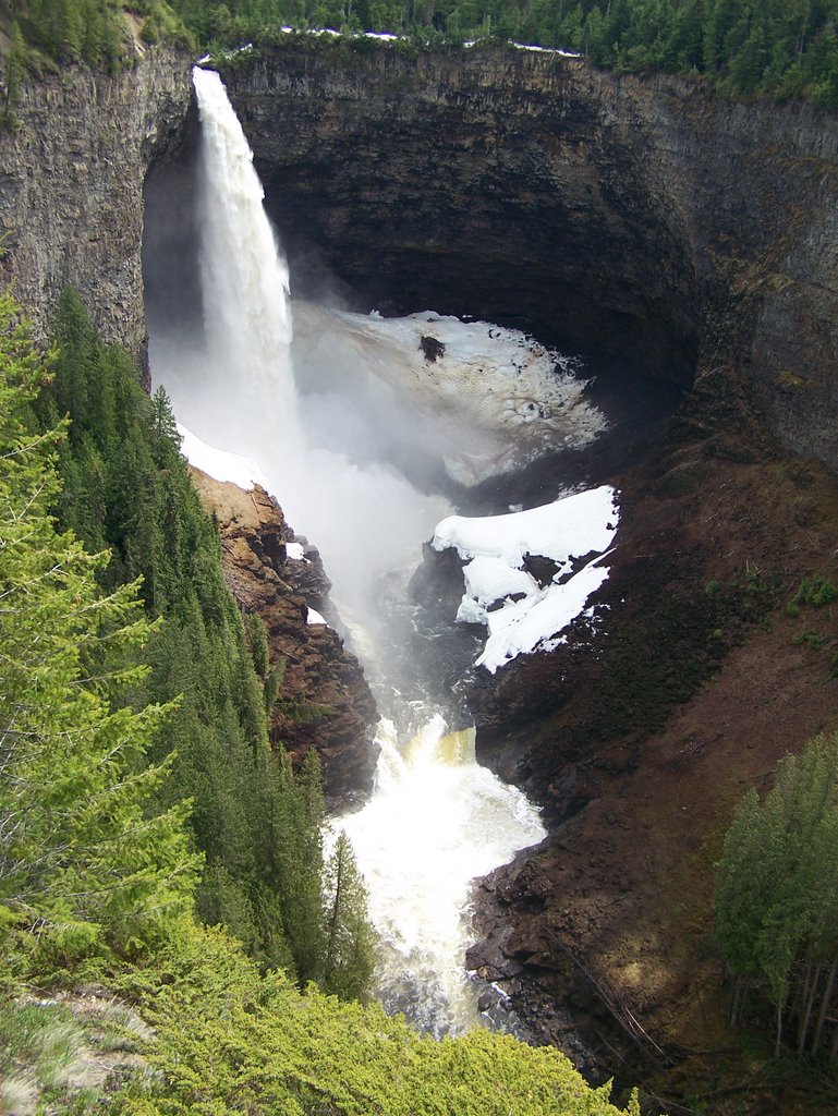 Helmcken Falls Near Clearwater BC by Max Delwo