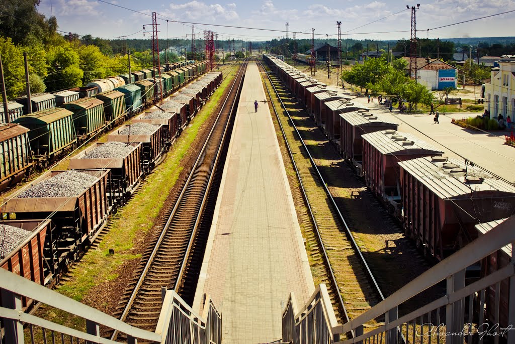 Зміївський вокзал. Тріумф ліній і перспективи / Zmyiv station. Thriumf of lines and perspective by Sasha-san