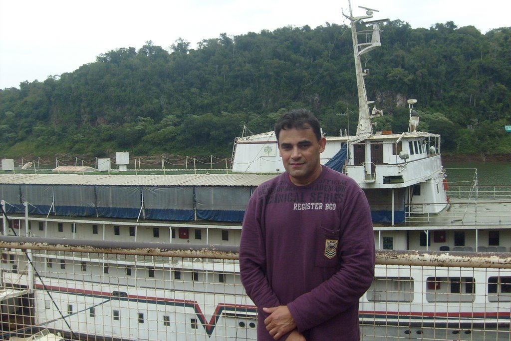 Barco de passseio pelo Rio Parana e Iguassú by edsaid