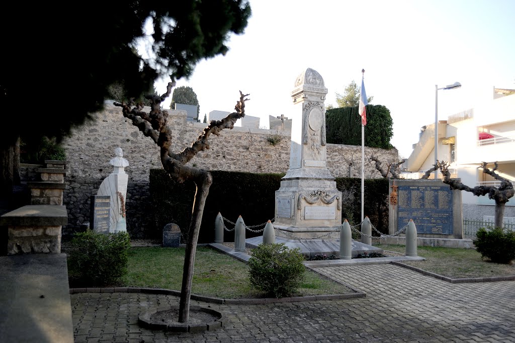 Monument aux morts à Castelnau le Lez by Dominique Salé