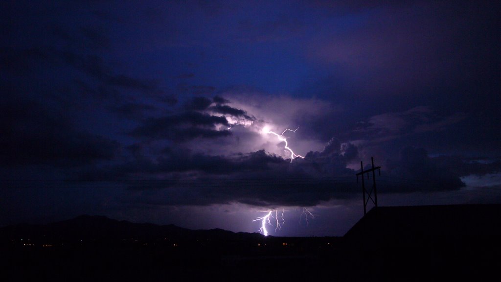 Lightning in Green Valley by funwithphotos