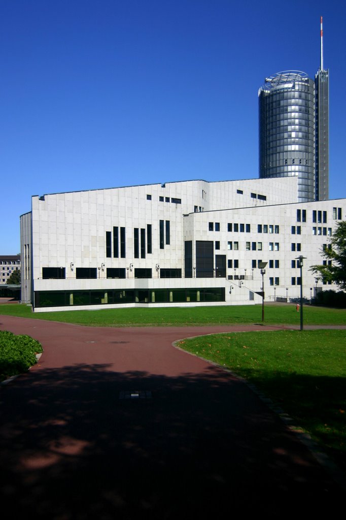 Aalto-Theater und RWE-Turm by carde-photography