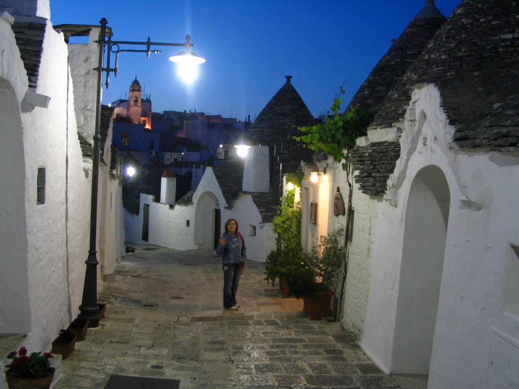 Alberobello di sera by Stefano Di Ruocco