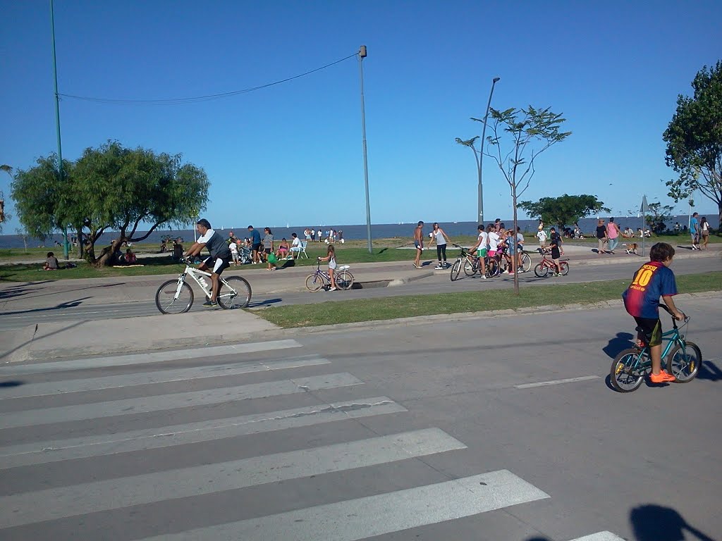 Costanera de Vicente López. by Panza Verde