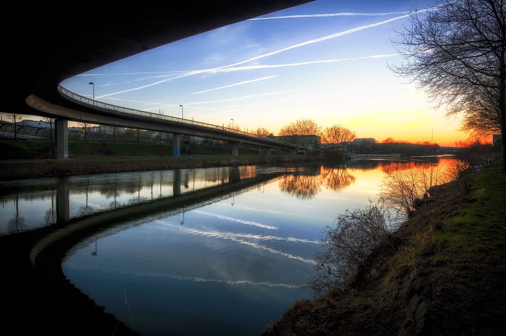 Saarbruecken - unter der Westspangenbruecke by wollefoto