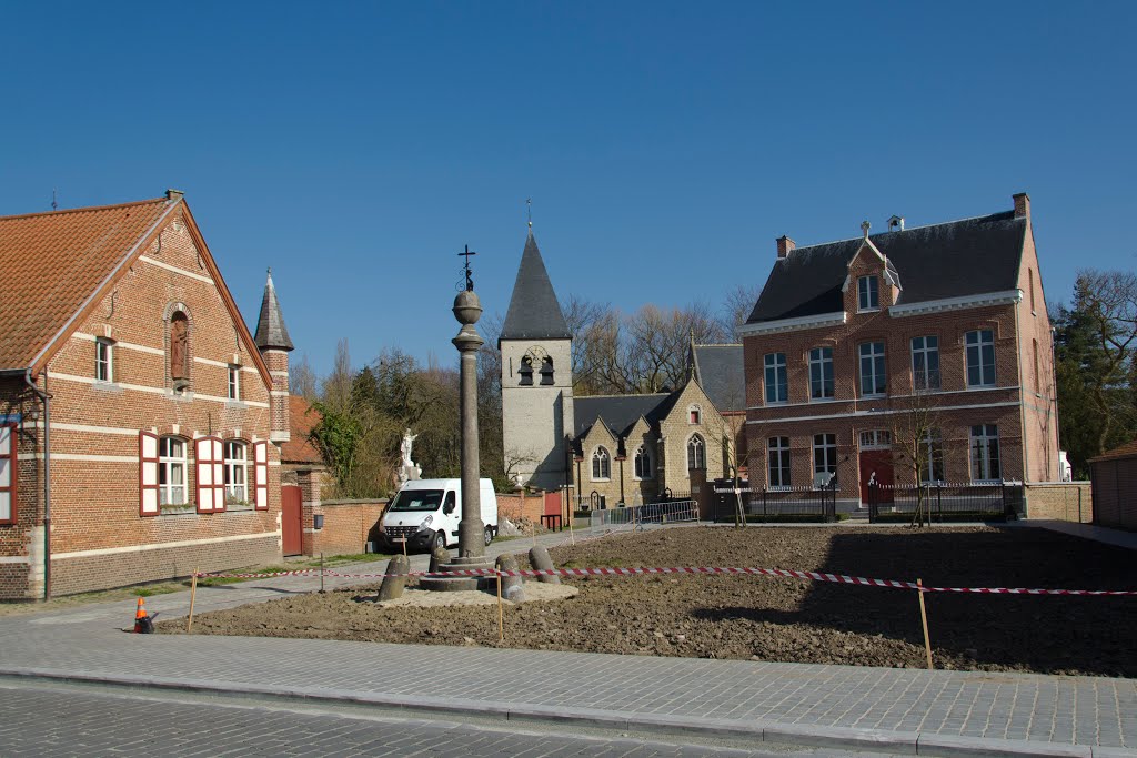 Gestel-Berlaar, Sint-Lambertuskerk en Pastorij. by Ronny Daems