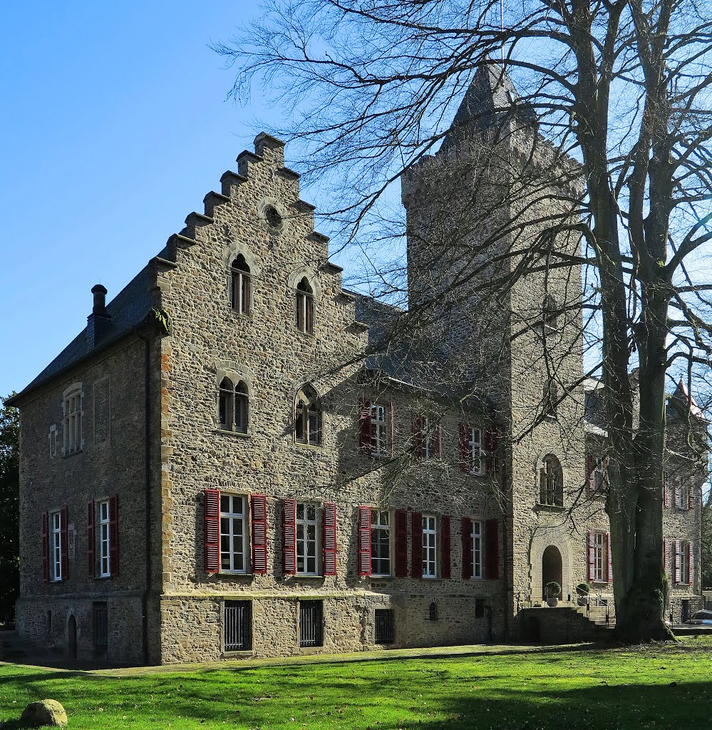 Schloss Oefte, Westseite by Ruesterstaude