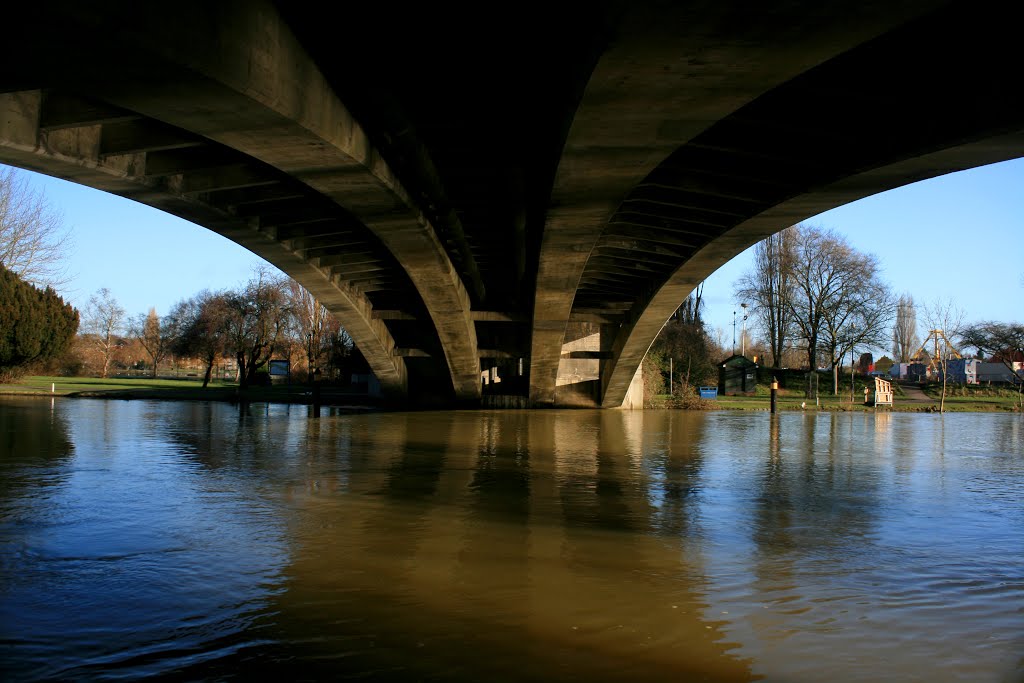 Underneath Reading Bridge by pete.t