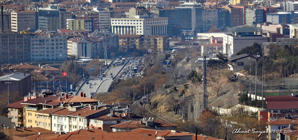 Abidinpaşa Köşkünden panoramik Ankara. Görünen yol Celal Bayar bulvarıdır. Yay gibi yüksekliğin altından Adnan Saygun caddesi geçmektedir.Tren yolunun sağı Hacettepe Tıp fakültesidir. by Ahmet Soyak