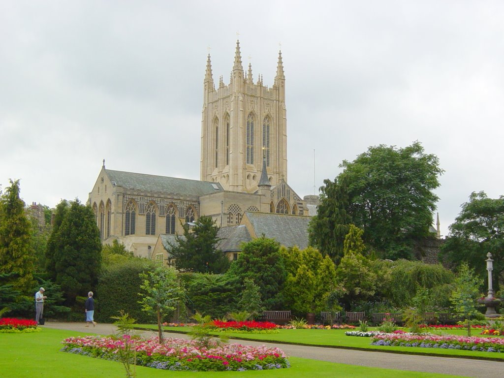 Bury St. Edmunds Cathedral by Paul Longland