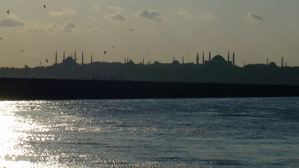 Sultanahmet-Ayasofya (Haydarpaşa-Eminönü Vapurundan) by Hüseyin TUNÇEL