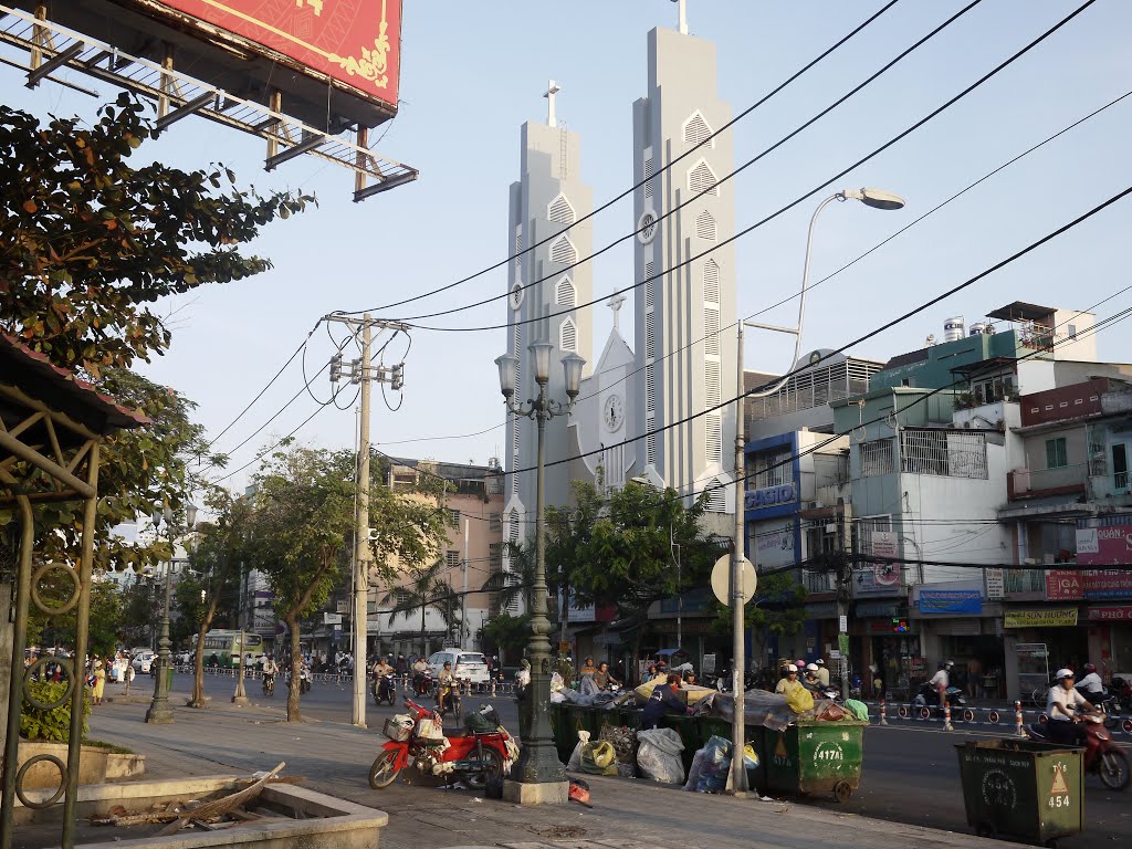 Walking through Saigon by Sven Mueller