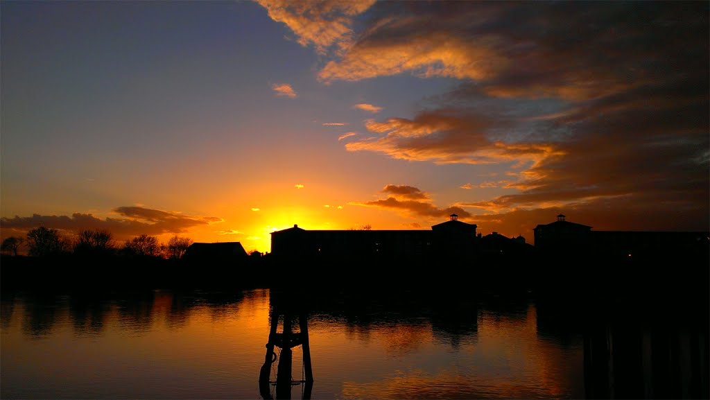 Sunset on Thames ('14) by P Russomanno