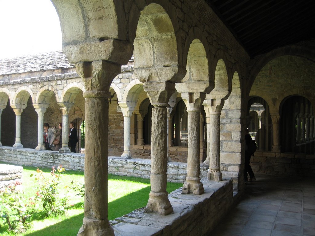 Roda de Isábena.-Claustro by Agustin Gimeno