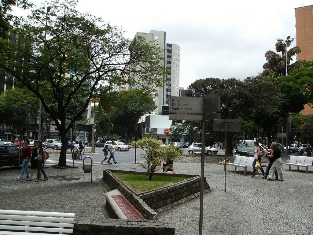 Savassi - Praça Diogo de Vasconcelos by rmartinipoa