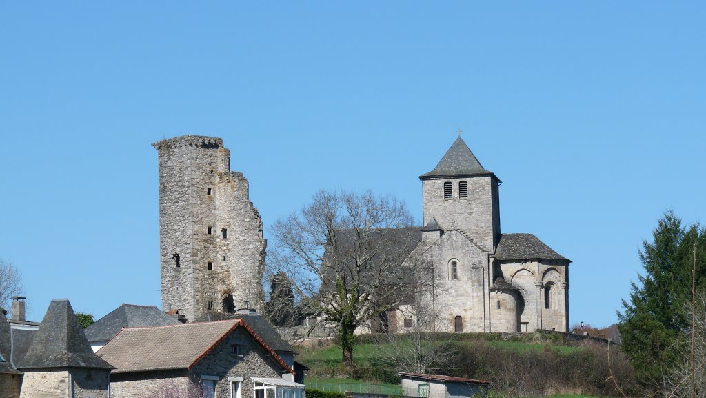 Ruine du château et église de Cornil by Vince19