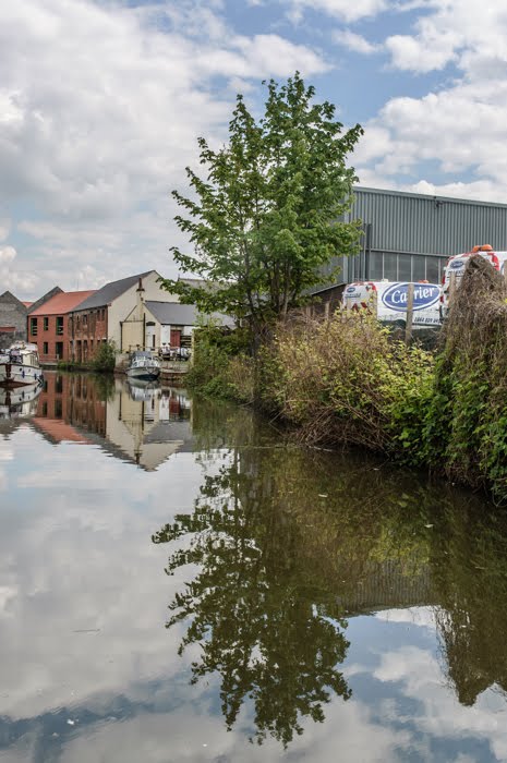 Calm waters at Fazeley Junction by hilofoz