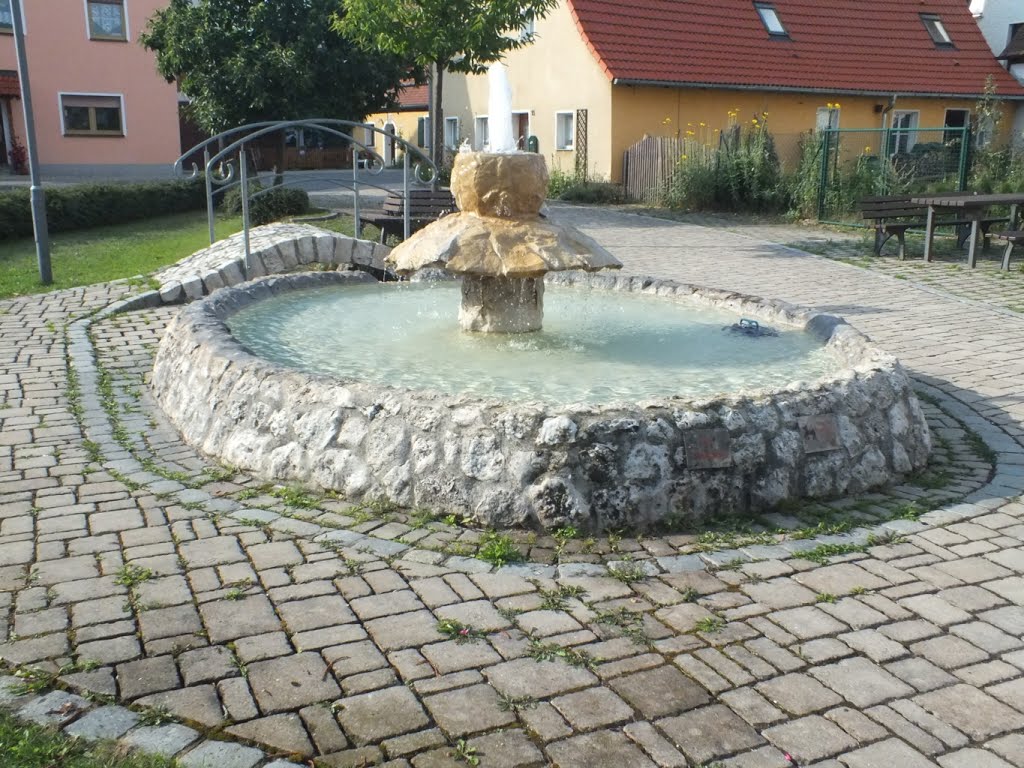 Offenhausen - Brunnen vor der alten Schmiede by scho