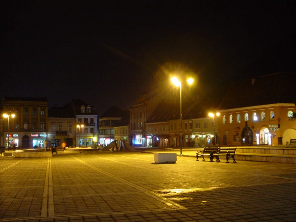 Brasov - Piata Sfatului by Daniel Stoica