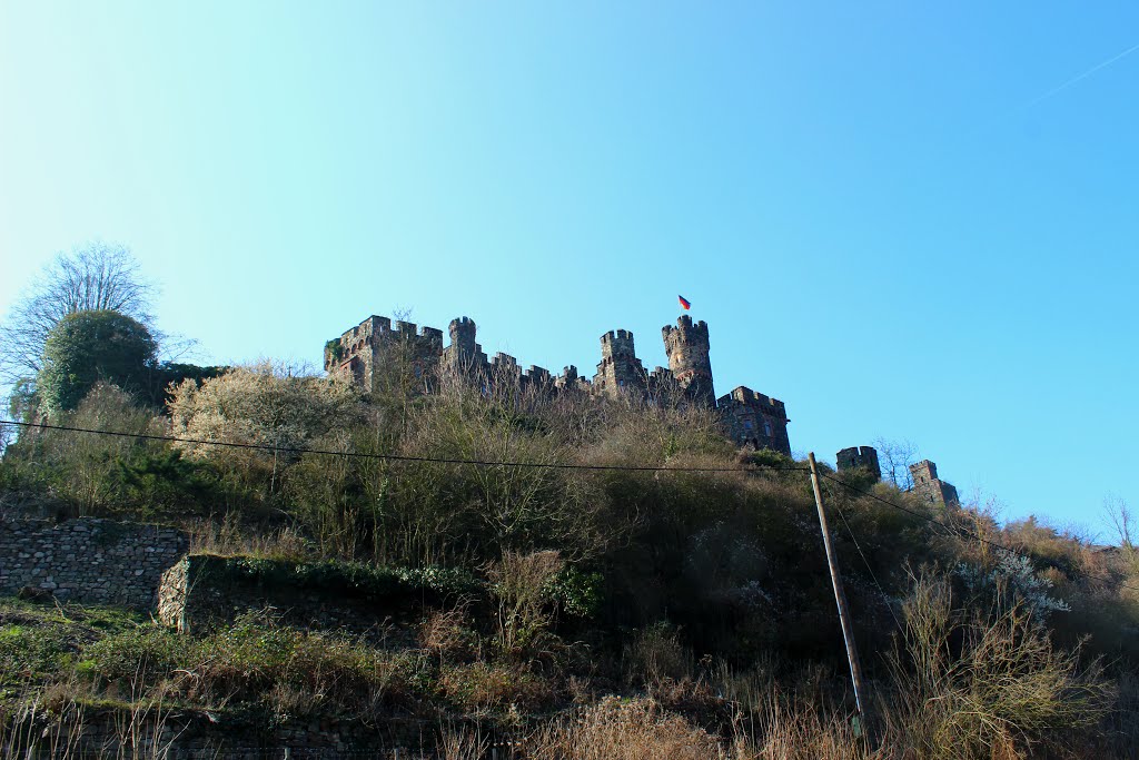 KE - Burg Reichenstein by Karl Eggenmüller-Panoramio, the only way for 