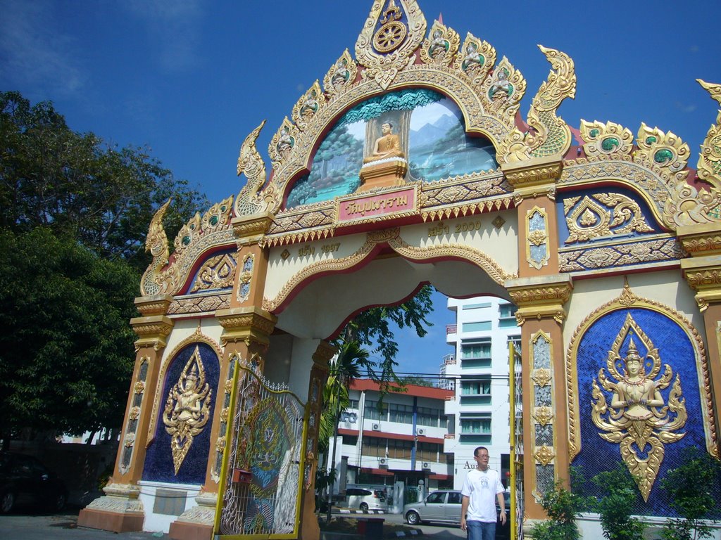 Thai Buddhist Wad in Penang by Daniel (Pg)