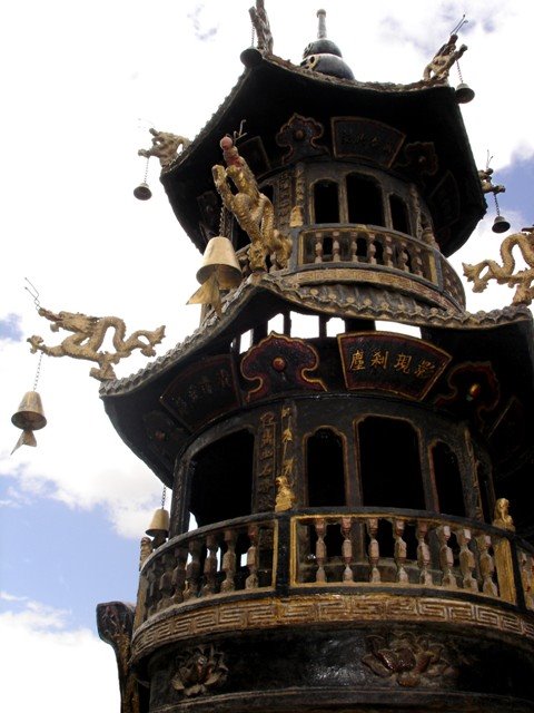 Tai Yuan Incense Pagoda by bryanjsyu