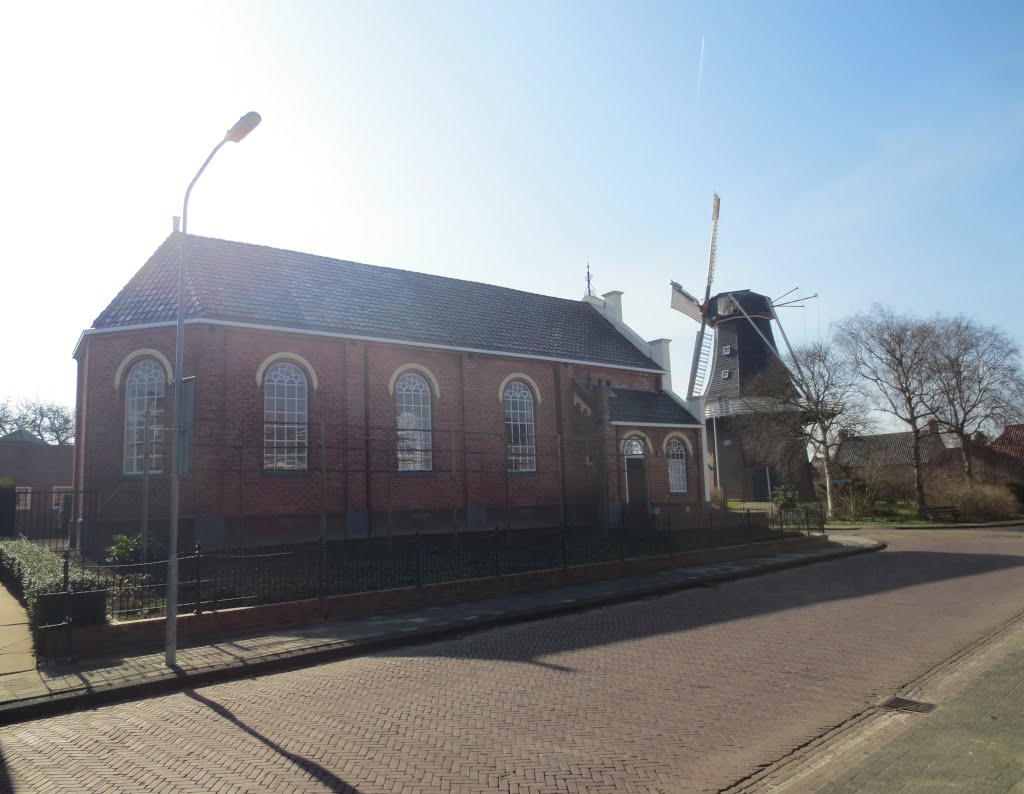 Uithuizen, Doopsgezinde Kerk en Molen De Liefde by Jan Lalkens