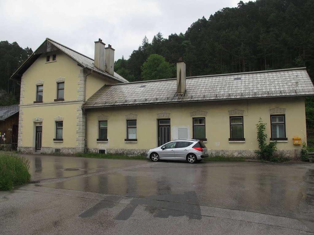 Türnitz railway station by sibandang