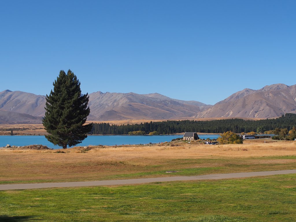 Lake Tekapo and Church of the Good Shepherd - 2013.04 by rheins