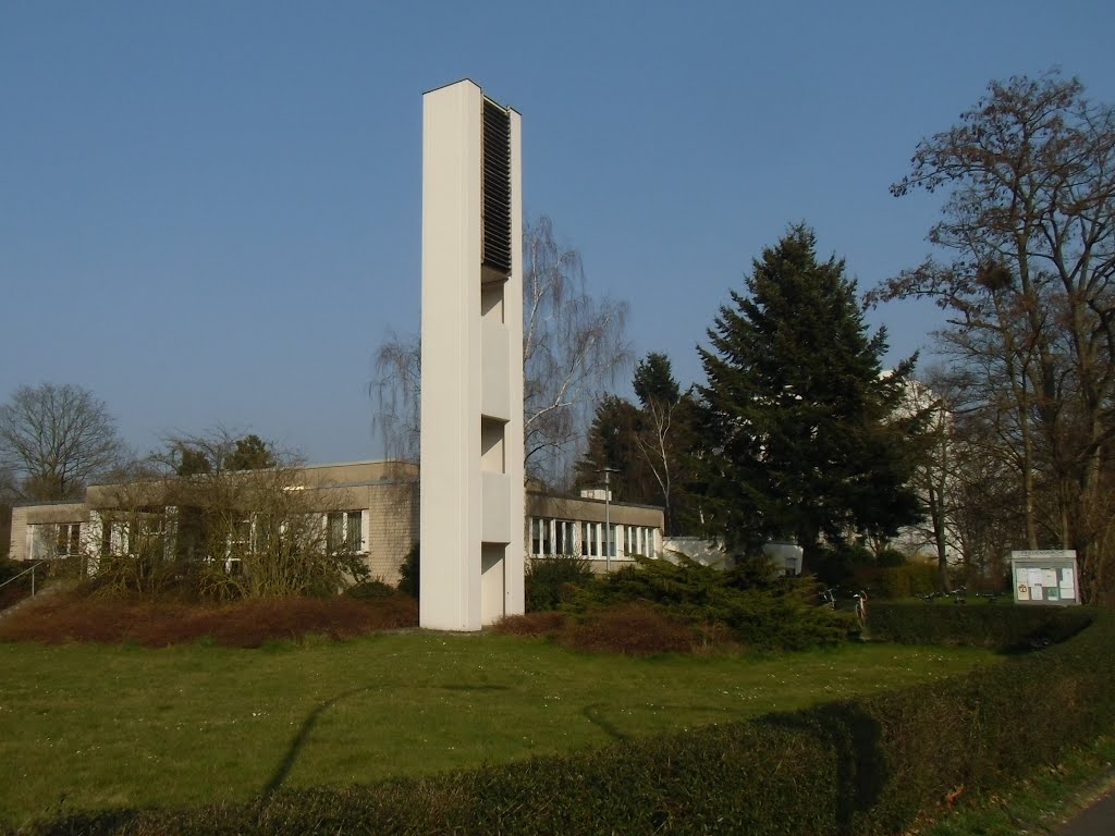 Friedenskirche in Urbach by Peter Esser